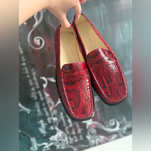 Tod’s Gommino Red Snakeskin Leather Loafers - Picture 1 of 7